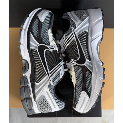 Nike Zoom Vomero 5 SE SP CI1694-001 Men’s Size 10 NIB Sneakers