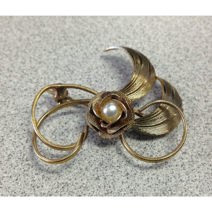 Vintage Retro Swirl Gold Tone and Faux Pearl Pin – Brooch / Pendant