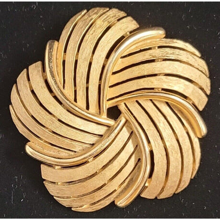 Vintage Crown Signed Trifari Gold Tone Bow Brooch