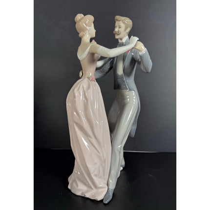 Lladro Anniversary Waltz Dance #1732 Porcelain Figurine