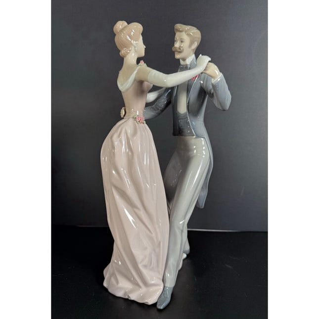 Lladro Anniversary Waltz Dance #1732 Porcelain Figurine