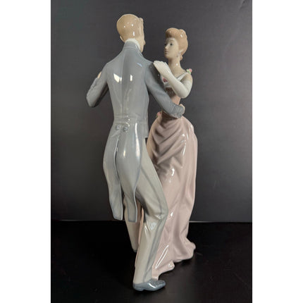 Lladro Anniversary Waltz Dance #1732 Porcelain Figurine