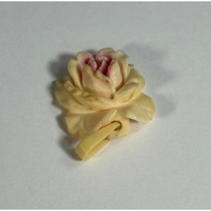 Vintage Resin Sculpted Flower Pendant Floral Jewelry Collectible
