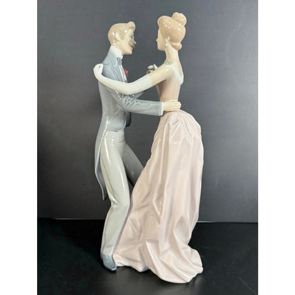 Lladro Anniversary Waltz Dance #1732 Porcelain Figurine