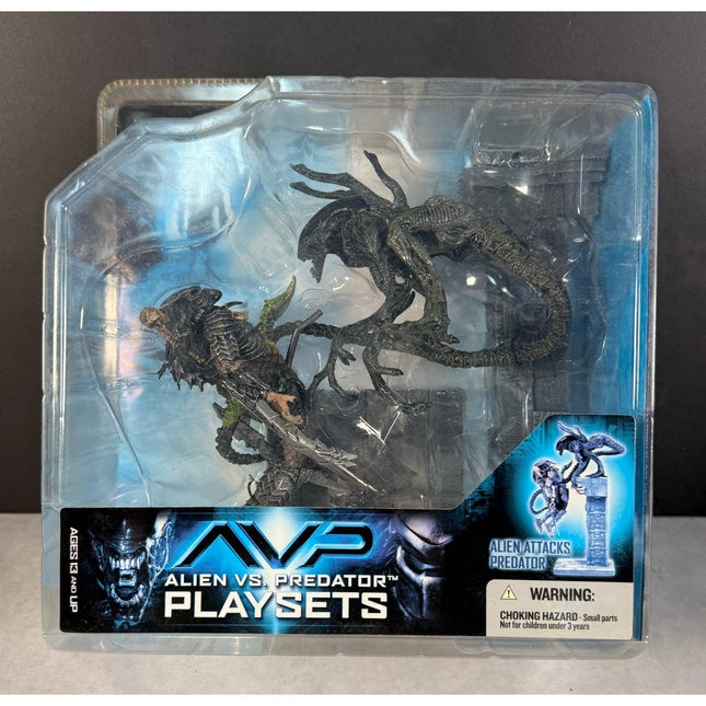 Alien VS. Predator: Alien Attacks Predator Action Figure Playsets McFarlane 2005