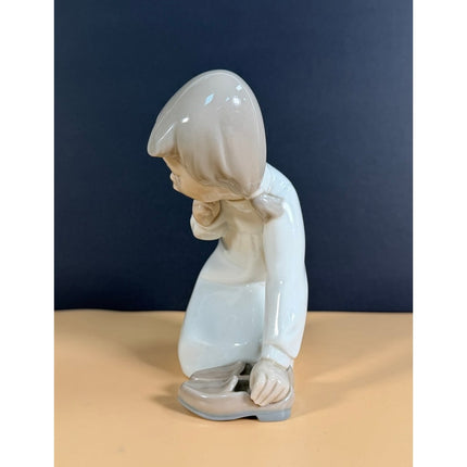 Lladro “Little Girl with Slippers” Figurine Porcelain Girl Statue Collectible 5"