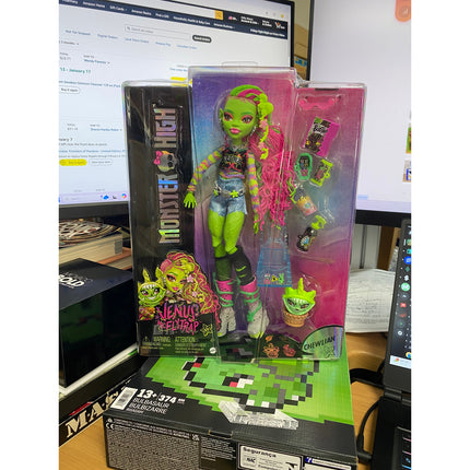 Monster High Venus McFlytrap 12.7" Fashion Doll w/ Accessories NISB MSRP $24.99
