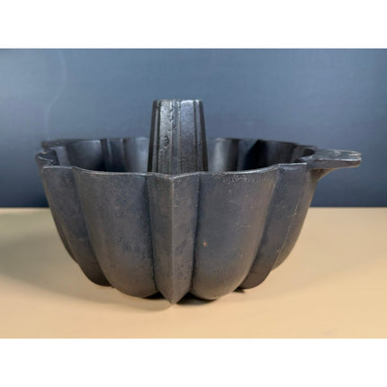 J.C. Roberts Bedford PA Cast Iron Bundt Cake Pan 11.5" Vintage Mold