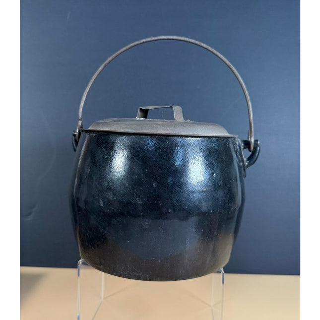 Marietta PA MH&E Co. 4-12 No. 3 Cast Iron Enamel Gypsy Bean Pot with Tin Lid