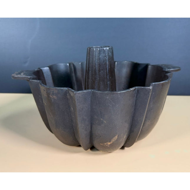 J.C. Roberts Bedford PA Cast Iron Bundt Cake Pan 11.5" Vintage Mold