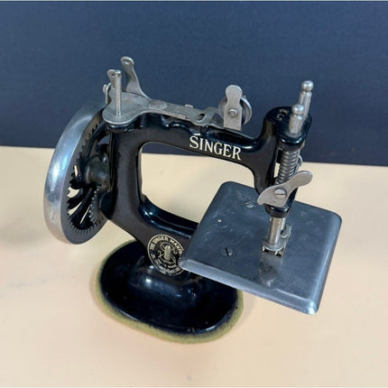 Singer Toy Sewing Machine 7.5" Vintage Child's Sewing Machine Collectible