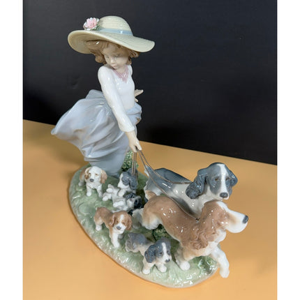 Lladro Privilege Puppy Parade #6784 Porcelain Figurine with Box