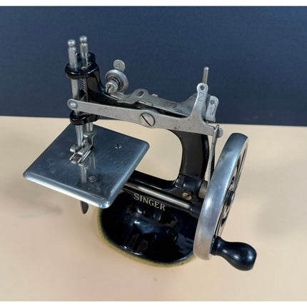 Singer Toy Sewing Machine 7.5" Vintage Child's Sewing Machine Collectible