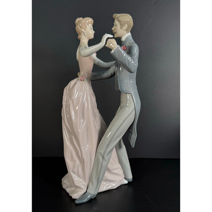 Lladro Anniversary Waltz Dance #1732 Porcelain Figurine