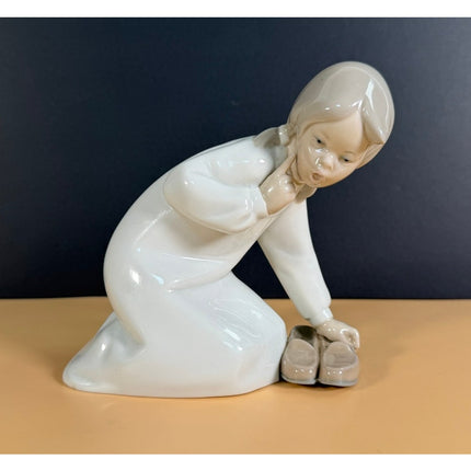 Lladro “Little Girl with Slippers” Figurine Porcelain Girl Statue Collectible 5"