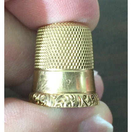 19th Century Simons Brothers 14K Gold Thimble #9 Fleur de Lis Pattern w/ Case