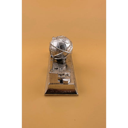 Vintage 1964-65 World’s Fair Unisphere Paperweight Japan