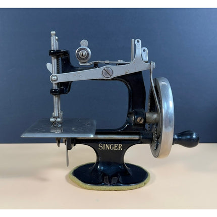 Singer Toy Sewing Machine 7.5" Vintage Child's Sewing Machine Collectible