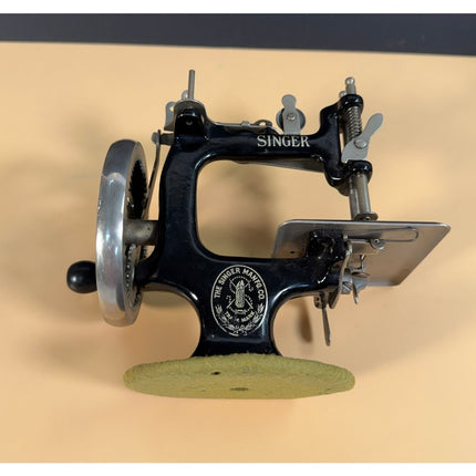Singer Toy Sewing Machine 7.5" Vintage Child's Sewing Machine Collectible