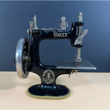 Singer Toy Sewing Machine 7.5" Vintage Child's Sewing Machine Collectible