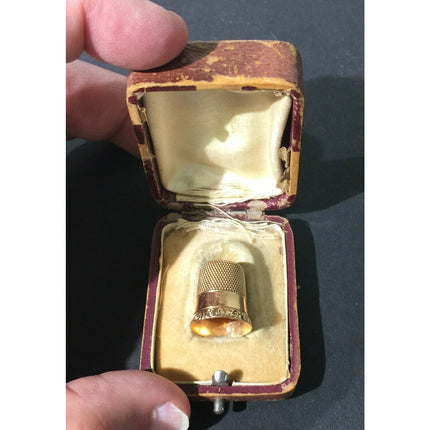 19th Century Simons Brothers 14K Gold Thimble #9 Fleur de Lis Pattern w/ Case