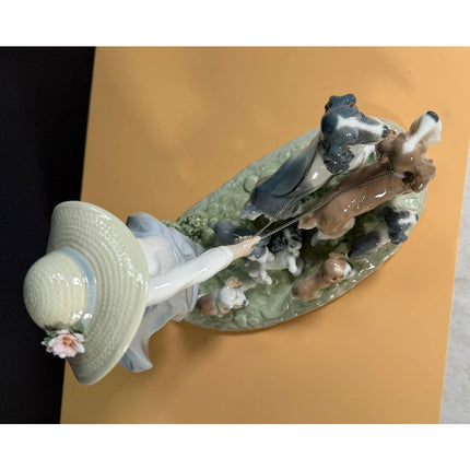Lladro Privilege Puppy Parade #6784 Porcelain Figurine with Box