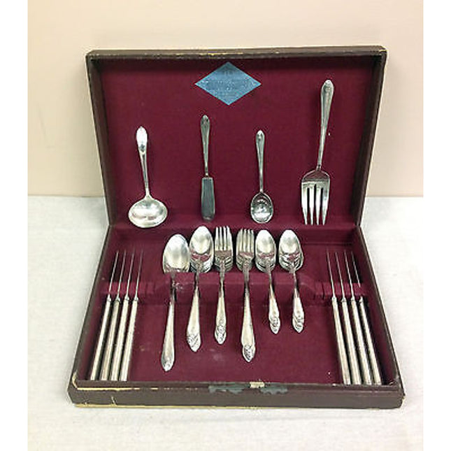 54 Piece Rogers "Exquisite" Silverplate Flatware Set with Box