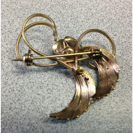 Vintage Retro Swirl Gold Tone and Faux Pearl Pin – Brooch / Pendant