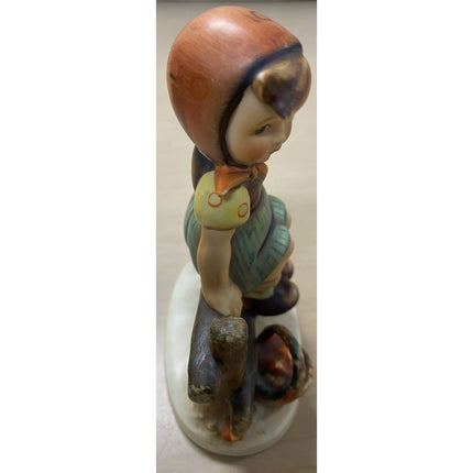 Goebel Hummel Girl Figurine #112/1 TMK-2 – "Just Resting"