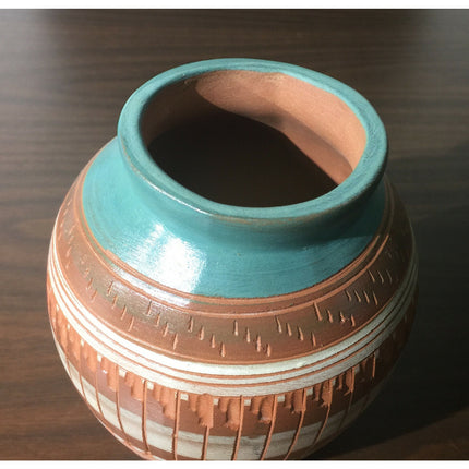 Handmade Navajo Clay Pot by V. King – Horse Design Pottery – Signed