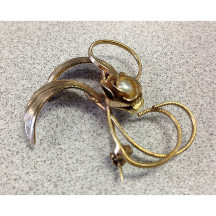 Vintage Retro Swirl Gold Tone and Faux Pearl Pin – Brooch / Pendant