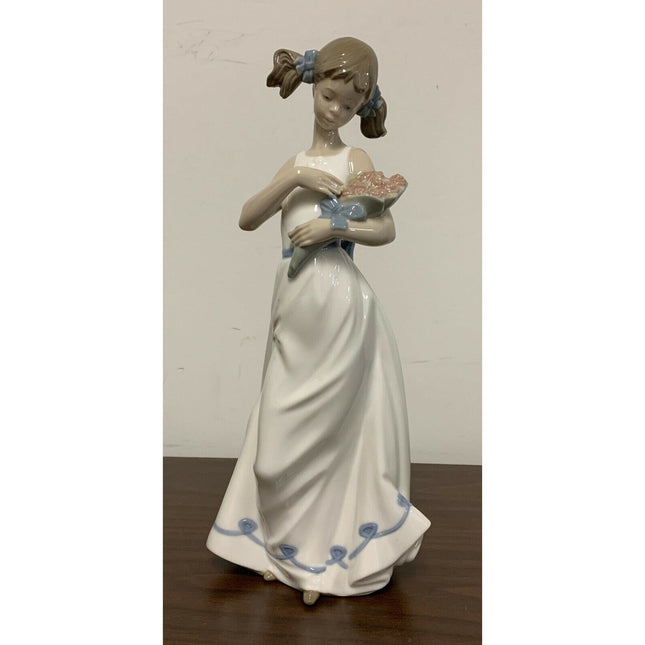 NAO by Lladro Spring Petals Figurine 2000 Porcelain Spain 11.5"
