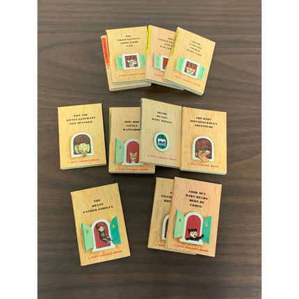 Tiny Animal Stories by Dorothy Kunhardt – 1948 Simon & Schuster – 12 Mini Books